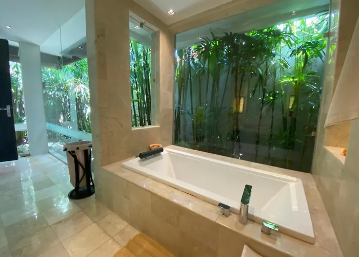 Lotus Luxury Seminyak (Bali)