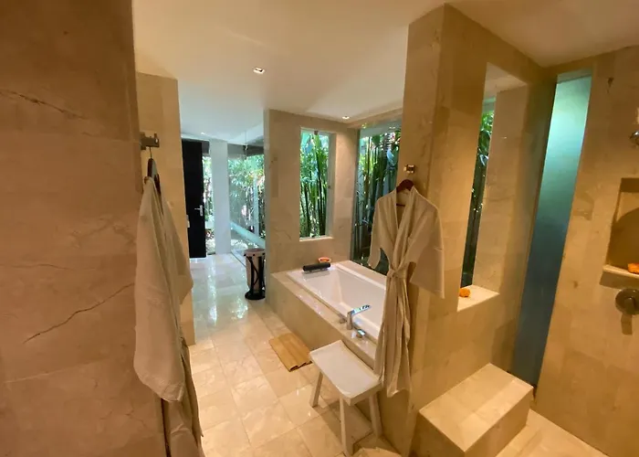 Guest house Lotus Luxury Seminyak (Bali)