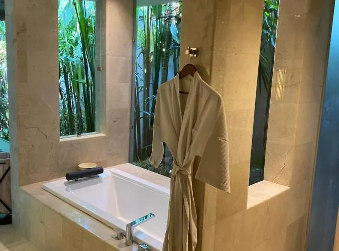 Lotus Luxury Seminyak (Bali)