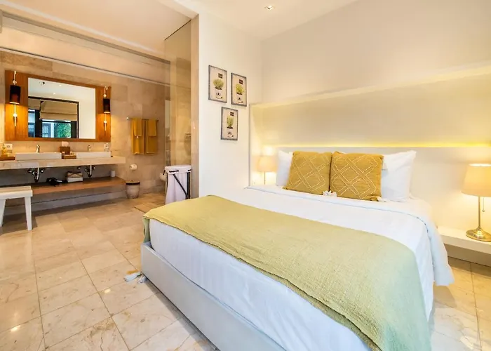 Lotus Luxury 4* Seminyak (Bali)